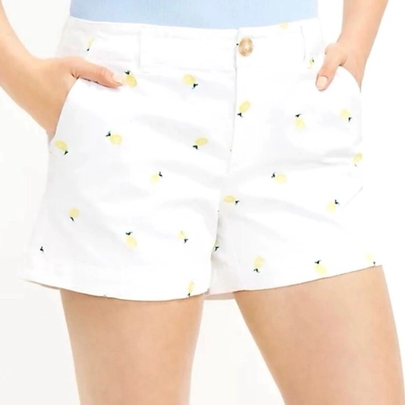 LOFT Pants - LOFT The Washed Twill Shorts in White Pineapple Print size 2